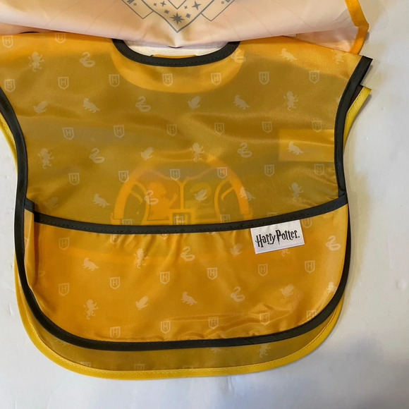 Harry Potter Hufflepuff Superbib Set Of 3 Bibs NWT - Picture 3 of 5